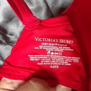 Victoria's Secret Intimates & Sleepwear - Very Sexy push up bra 34dd Victoria's secret Victoria's Secret Intimates & Sleepwear - Very Sexy push up bra 34dd Victoria's secret